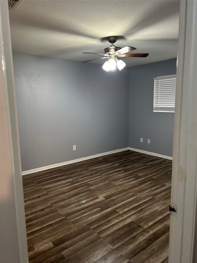 Building Photo - 2336 N Pearland Ave