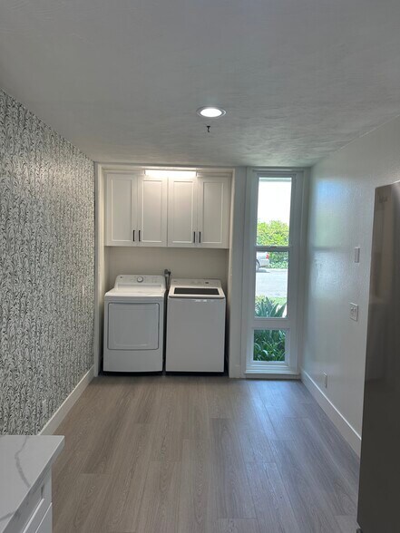 Washer Dryer - 16512 Harbour Ln