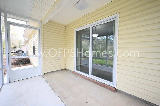 Building Photo - 3/2 in Pensacola!