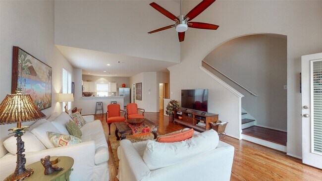 Building Photo - 1321 Paige St