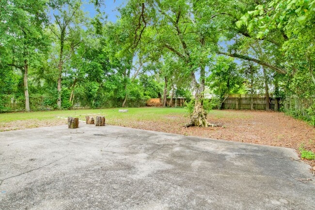 Building Photo - 517 Lakewood Rd