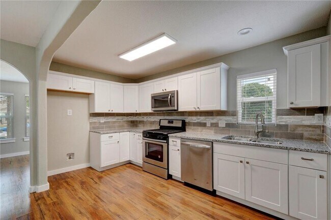 Building Photo - 503 W Grady Dr