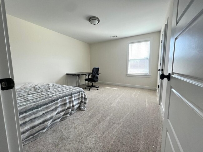 Building Photo - 4826 Annabell Cir S