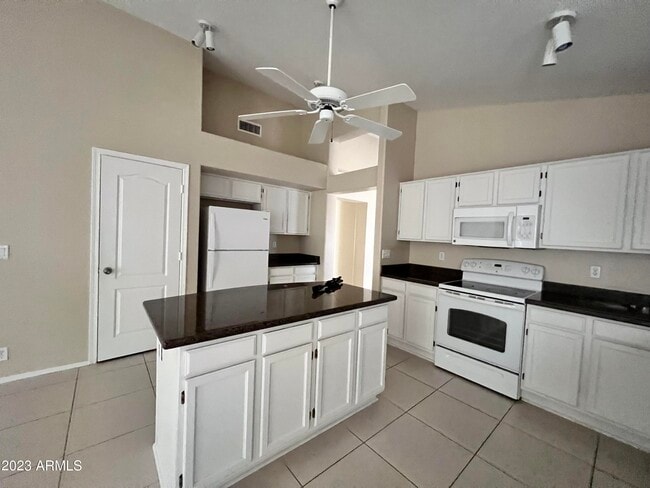 Building Photo - 4205 E Raven Rd