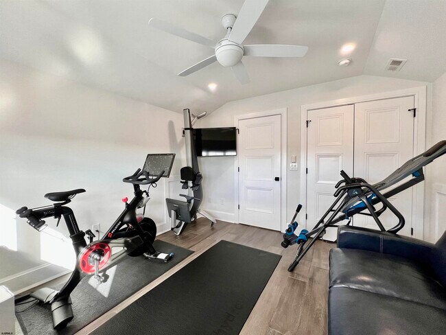 Building Photo - 16 A S Fredericksburg Ave