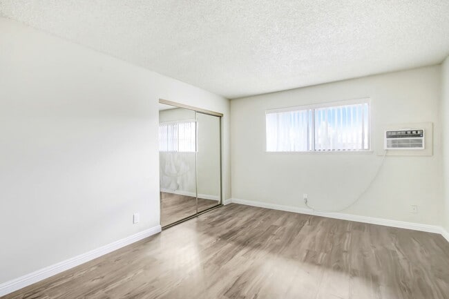 Building Photo - Beautiful 1 bedroom 1 Bath Unit