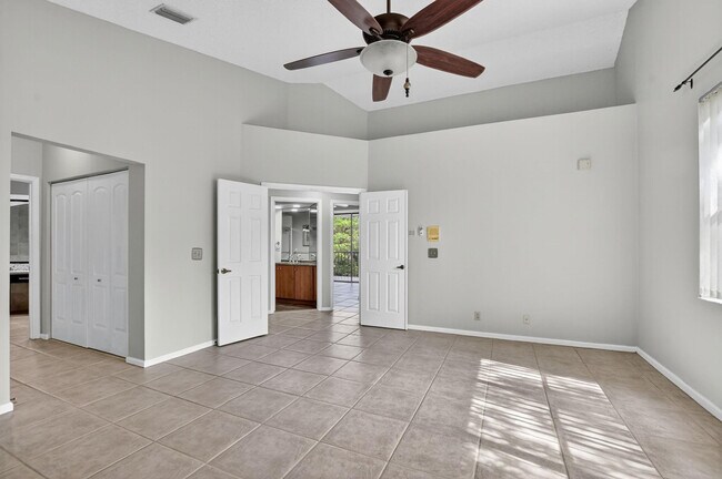 Building Photo - 5801 Coach House Cir