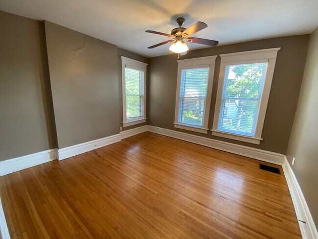 Building Photo - 28 E Northwood Ave