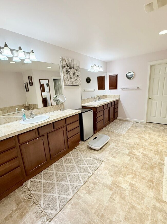 Building Photo - A stunning home in desirable Stendahl Ridge!