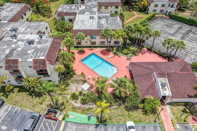 Building Photo - 8550 SW 149th Ave
