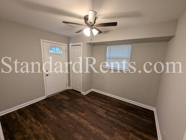 Building Photo - Ranch with Large Yard!