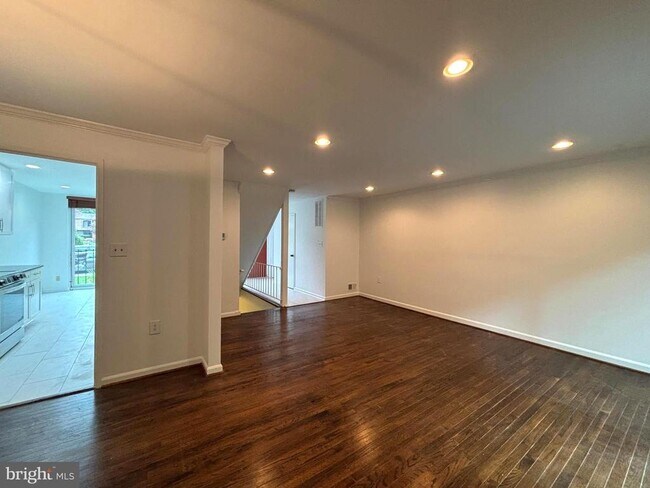 Building Photo - 8022 Inverness Ridge Rd