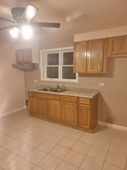 Kitchen - 4546 S Rockwell St