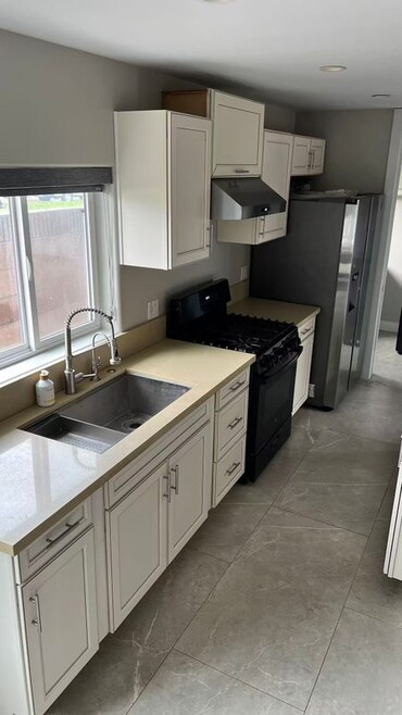 Building Photo - 5753 Maxson Dr