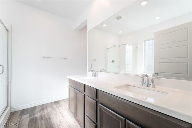 Building Photo - 20 Barbara Ln