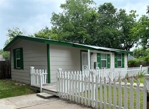 Building Photo - 1404 Forest St