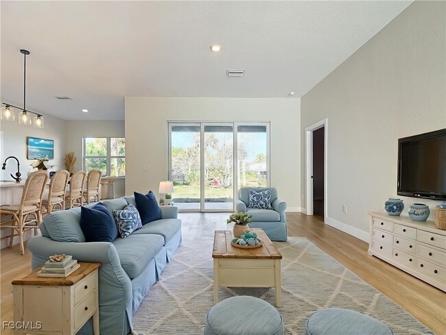 Building Photo - 5006 S Peachtree Cir