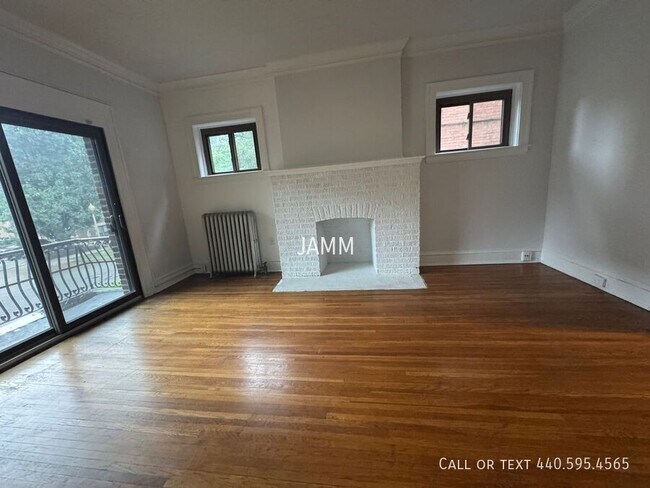 Building Photo - 2773 Hampshire-Unit 4