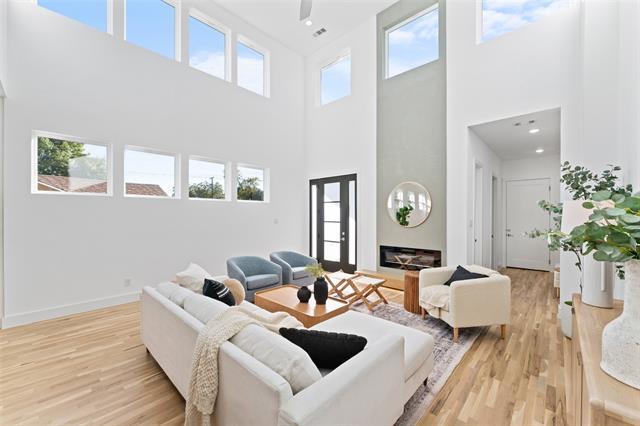 Building Photo - 2315 S Vernon Ave