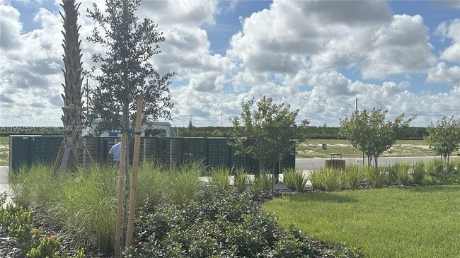 Building Photo - 303 Artemis St