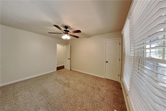 Building Photo - 339 Warrenton Dr