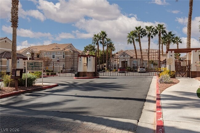 Building Photo - 5855 Valley Dr