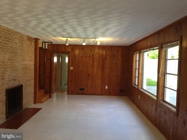 Building Photo - 7515 Granada Dr