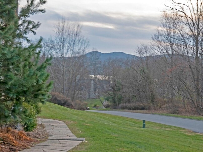 Building Photo - 35 Huyler Dr