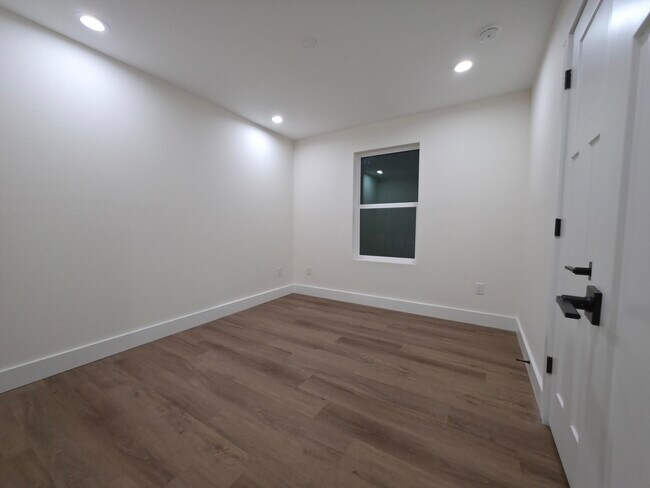 Building Photo - 4699 Meadow Lake Dr