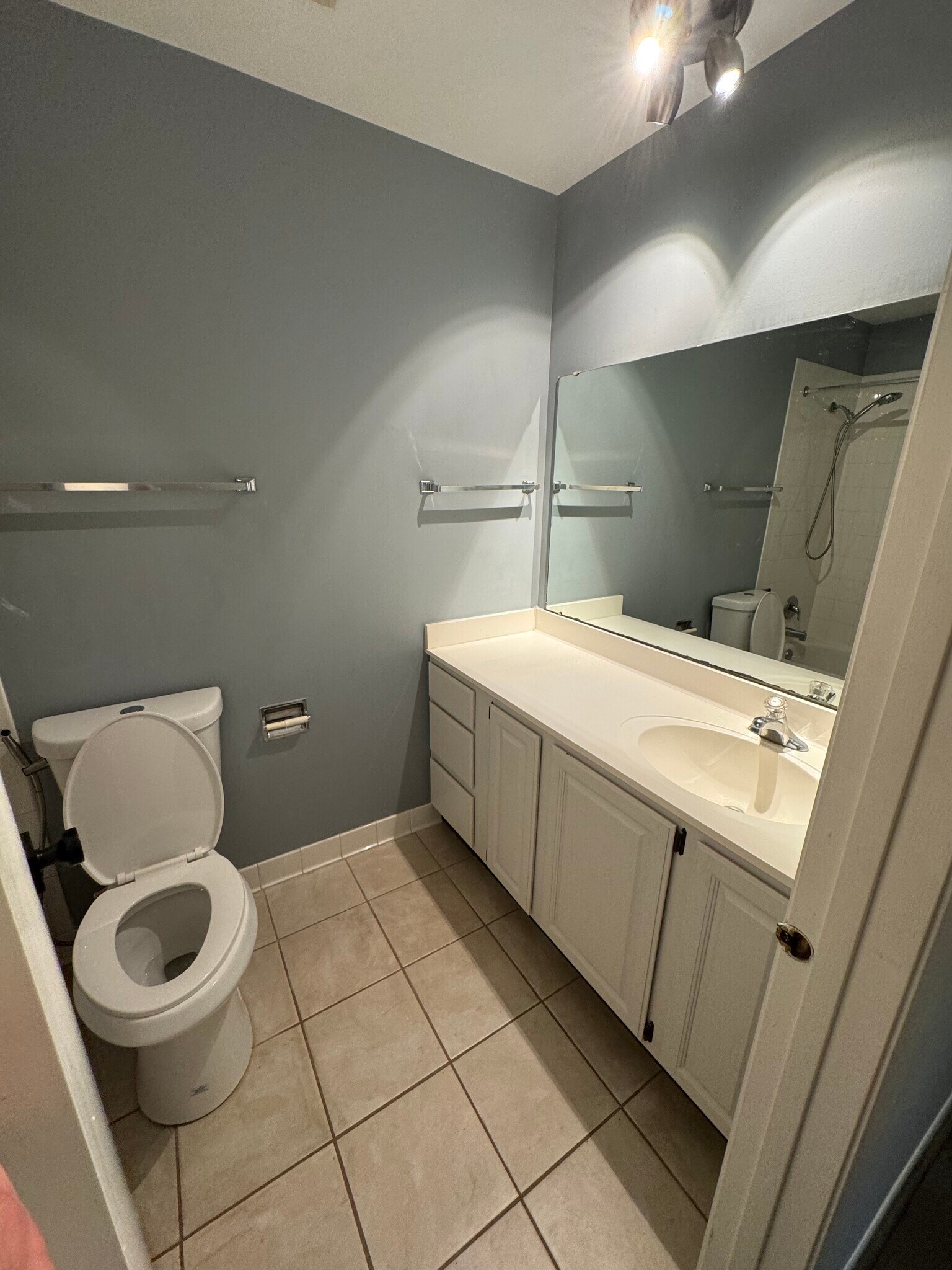 Bathroom 2 - 1601 Thames Ct