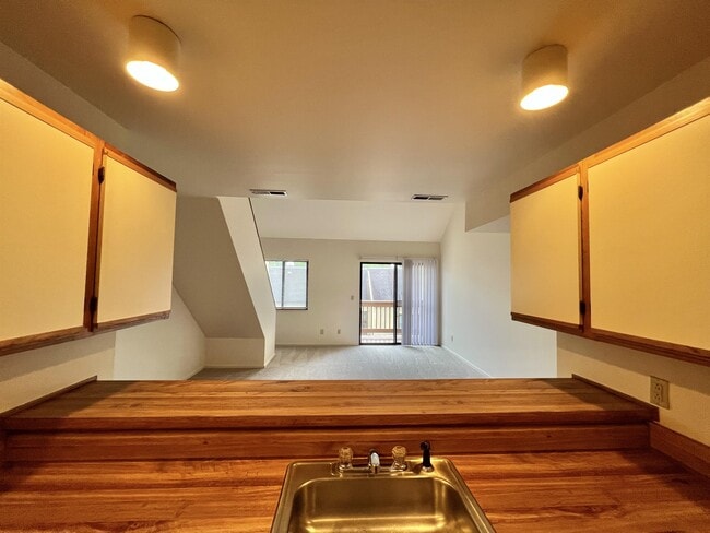 Building Photo - 1002 Linden Ave