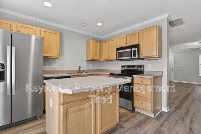 Building Photo - 94 Tannenbaum Cir