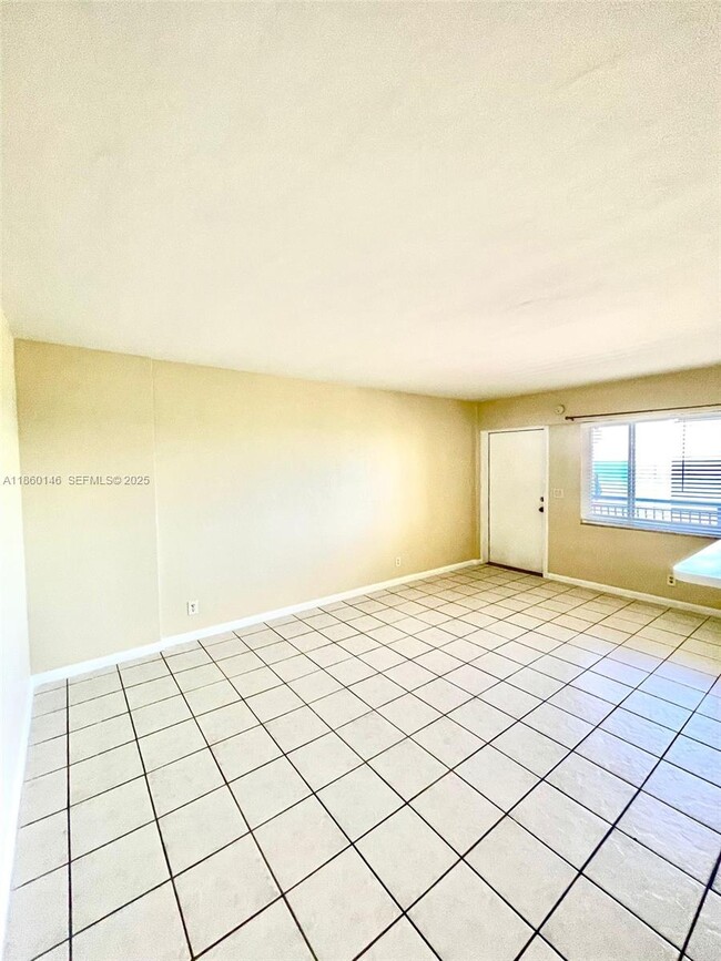 Building Photo - 1815 N Surf Rd