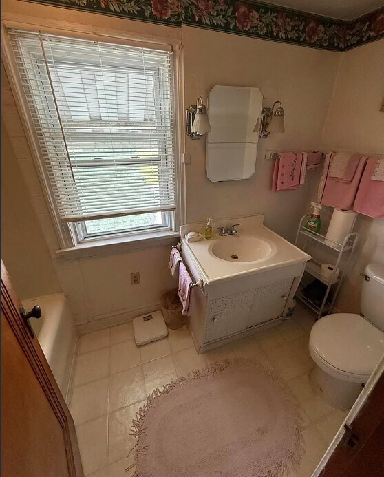 Bathroom - 4385 Lancaster Ave