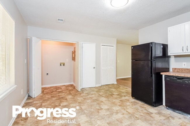 Building Photo - 5162 Pineland Pl