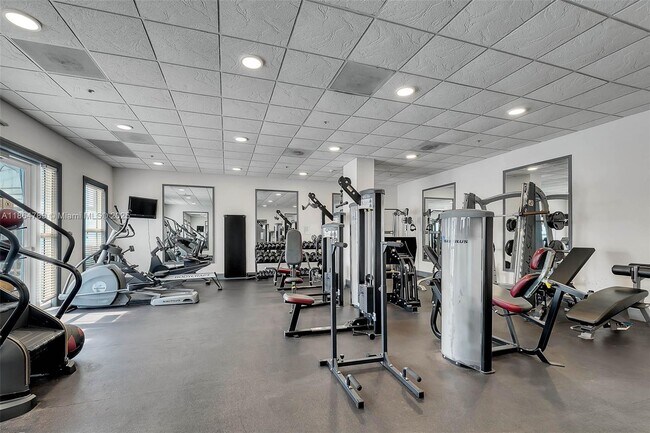 Building Photo - 2665 SW 37th Ave