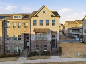 Building Photo - 318 Commons Ave