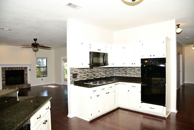 Building Photo - Spacious 4 Bedroom in Southwind at Bluewater Bay!