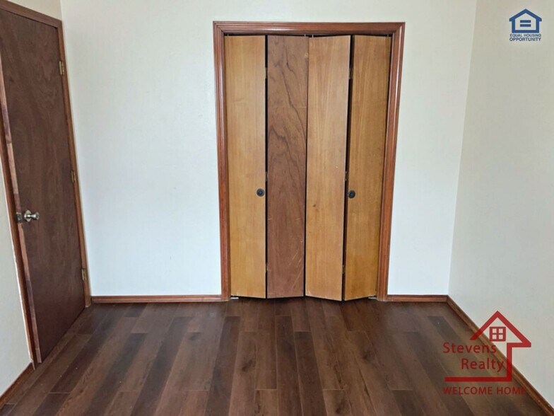 Building Photo - 1912 SW D Ave