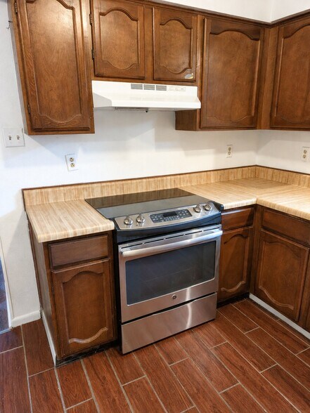 Building Photo - 2303 De Lee St