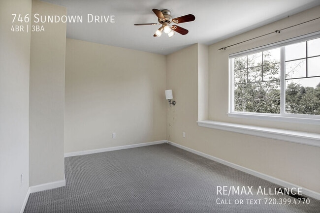 Building Photo - 746 Sundown Dr