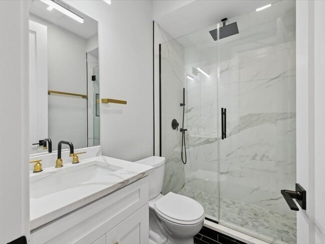 Building Photo - 2818 W Fletcher St