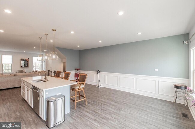 Building Photo - 18105 Red Cedar Rd