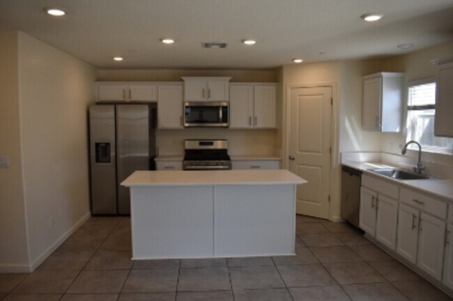 Building Photo - 624 Suzanne Dr