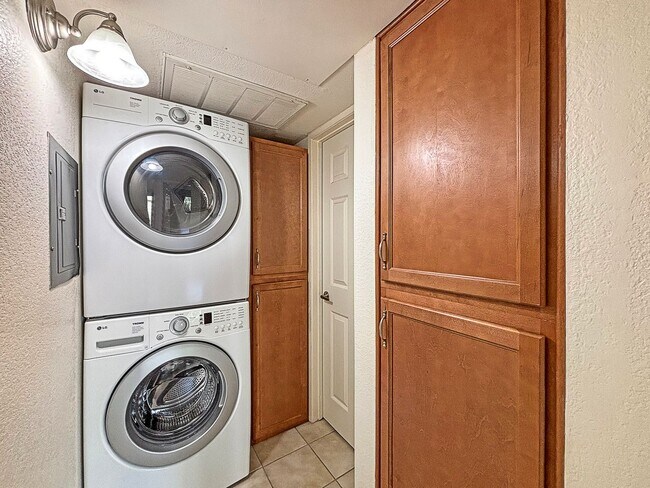 Building Photo - Charming 2BD/2BA Condo in La Mesa W/ A/C, ...