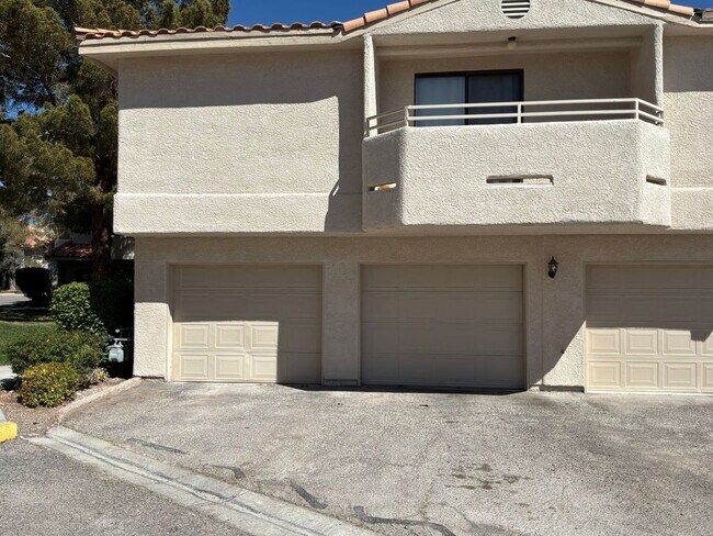 Building Photo - Condo 3 bedrooms 2 bathrooms 1 car garage gated subdivision.