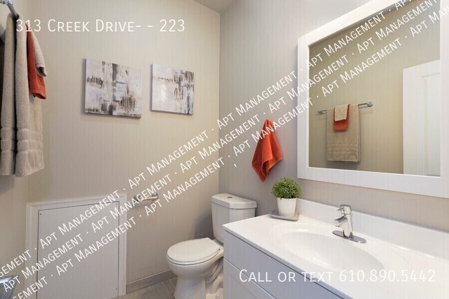 Building Photo - 313 Creek Dr