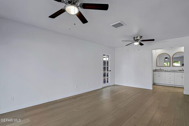 Building Photo - 4828 Ballerina Dr