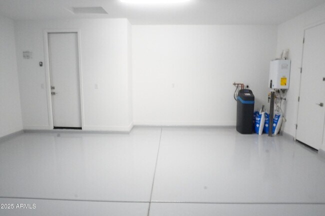 Building Photo - 40562 W Michaels Dr