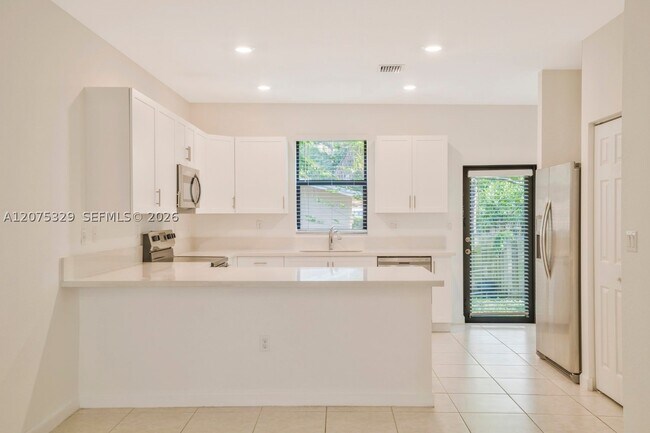 Building Photo - 1636 SW 29th St